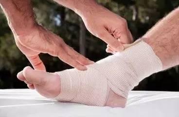 正確處理扭傷腳踝的方法