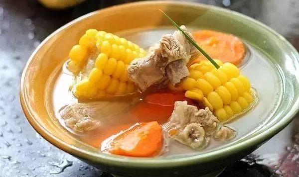 玉米蘿蔔大骨湯