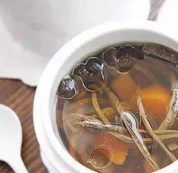 茶樹菇燉排骨：秋季健脾靚湯